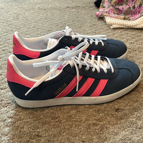 Blue adidas with pink stripes - Picture 2 of 2